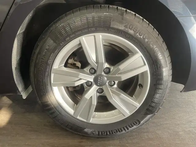 アウディ Ａ４ アバント 2．0 TFSI 群馬県 2017(平29)年 2.5万km 青 スマートキー /禁煙車/パノラマSR/純正ナビ/ACC/バックカメラ /コーナーセンサー/フルセグTV/ETC2.0/AUX/BT/USB/D/Nパワーシート /純正フロアマット/純正16インチAW/オートハイビーム/WAC/電動リアゲート