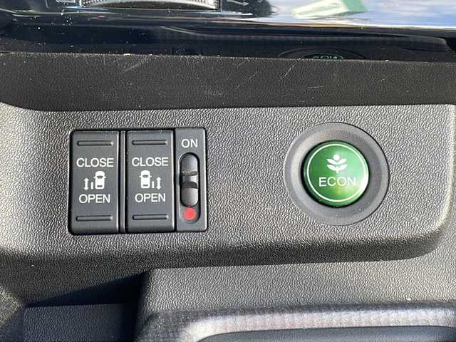 ホンダ ステップワゴン スパーダ ホンダセンシング 長野県 2020(令2)年 2.9万km プレミアムスパークルブラックパール 禁煙車/純正ナビ【VXM-204VFi】/(CD/DVD/フルセグTV/Bluetooth)/ホンダセンシング/・衝突軽減ブレーキ/・誤発進抑制機能/・歩行者事故低減ステアリング/・路外逸脱抑制機能/・追従機能付アダプティブクルーズコントロール/・車線維持支援システム/・先行車発進お知らせ機能/・標識認識機能/バックカメラ/ビルトインETC2.0/両側パワースライドドア/革巻きステアリング/パドルシフト/ステアリングスイッチ/アイドリングストップ/LEDヘッドライト/フォグランプ/オートライト/スマートキー/Pスタート/電動格納ミラー/純正16インチAW/純正フロアマット