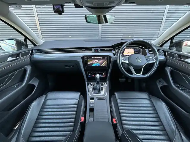 フォルクスワーゲン ＶＷ パサート ヴァリアント TDIエレガンス アドバンス 茨城県 2021(令3)年 5.3万km ディープブラックパールエフェクト 黒革 /シートヒーター /エアシ-ト /パワーシート/LEDマトリックス /ダイナミックターンインジケーター/ダイナミックコーナリングライト/HUD /デジタルメ-タ-クラスタ- /Discover Pro /BT/USB/CarPlay /PWテ-ルゲ-ト /オ-ルインSFT /アラウンドビュ-カメラ /ACC /LKA /LCA /パ-クアシスト /リヤトラフィックアラ-ト /ETC2.0/パドルシフト/ルーフレール/前後ドラレコ/禁煙車
