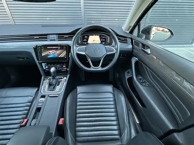 フォルクスワーゲン ＶＷ パサート ヴァリアント TDIエレガンス アドバンス 茨城県 2021(令3)年 5.3万km ディープブラックパールエフェクト 黒革 /シートヒーター /エアシ-ト /パワーシート/LEDマトリックス /ダイナミックターンインジケーター/ダイナミックコーナリングライト/HUD /デジタルメ-タ-クラスタ- /Discover Pro /BT/USB/CarPlay /PWテ-ルゲ-ト /オ-ルインSFT /アラウンドビュ-カメラ /ACC /LKA /LCA /パ-クアシスト /リヤトラフィックアラ-ト /ETC2.0/パドルシフト/ルーフレール/前後ドラレコ/禁煙車