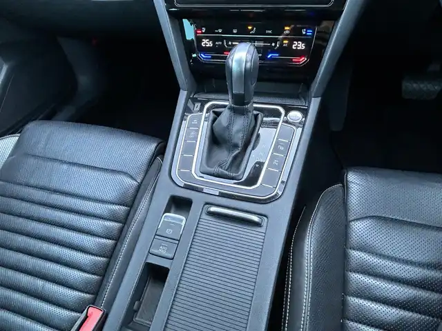 フォルクスワーゲン ＶＷ パサート ヴァリアント TDIエレガンス アドバンス 茨城県 2021(令3)年 5.3万km ディープブラックパールエフェクト 黒革 /シートヒーター /エアシ-ト /パワーシート/LEDマトリックス /ダイナミックターンインジケーター/ダイナミックコーナリングライト/HUD /デジタルメ-タ-クラスタ- /Discover Pro /BT/USB/CarPlay /PWテ-ルゲ-ト /オ-ルインSFT /アラウンドビュ-カメラ /ACC /LKA /LCA /パ-クアシスト /リヤトラフィックアラ-ト /ETC2.0/パドルシフト/ルーフレール/前後ドラレコ/禁煙車