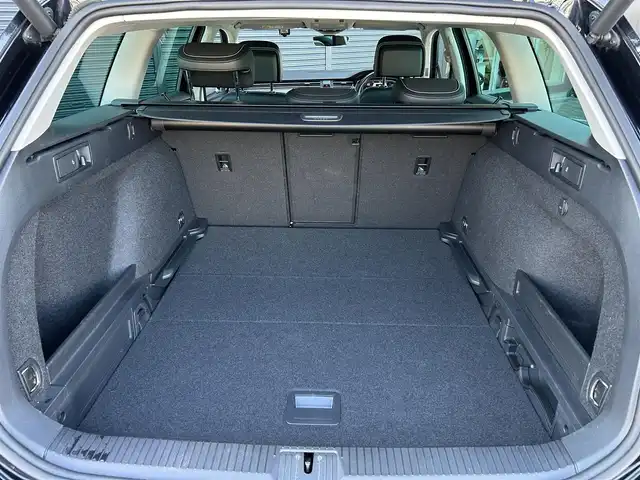 フォルクスワーゲン ＶＷ パサート ヴァリアント TDIエレガンス アドバンス 茨城県 2021(令3)年 5.3万km ディープブラックパールエフェクト 黒革 /シートヒーター /エアシ-ト /パワーシート/LEDマトリックス /ダイナミックターンインジケーター/ダイナミックコーナリングライト/HUD /デジタルメ-タ-クラスタ- /Discover Pro /BT/USB/CarPlay /PWテ-ルゲ-ト /オ-ルインSFT /アラウンドビュ-カメラ /ACC /LKA /LCA /パ-クアシスト /リヤトラフィックアラ-ト /ETC2.0/パドルシフト/ルーフレール/前後ドラレコ/禁煙車