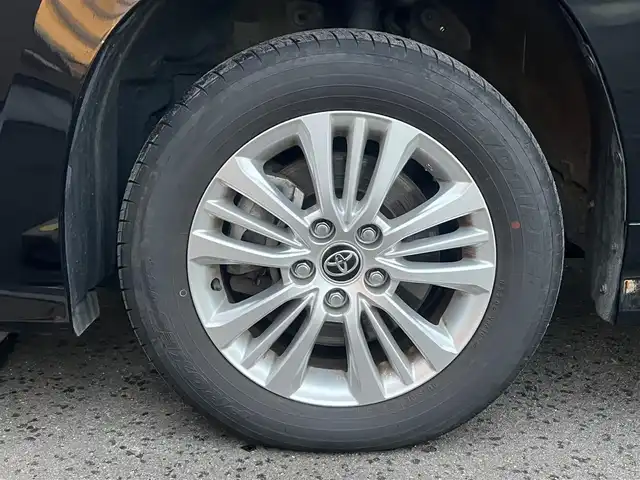 トヨタ ノア S－Z 秋田県 2024(令6)年 1.9万km アティチュードブラックマイカ ４WD/衝突軽減システム/LEDヘッドライト/両側パワースライドドア/純正メモリナビ（DVD/CD/BT/AM/FM）/フルセグ（走行中視聴不可能）/バックカメラ/トヨタ純正１６インチアルミ（夏タイヤ装着）/スマートキー/アイドリングストップ/プッシュスタート/クルーズコントロール追従走行あり/MTモード付AT/オートマチックハイビーム/コーナーセンサー/レーントレーシングアシスト/ステアリングスイッチ/前席シートヒーター/電動パーキングブレーキ/オートブレーキホールド機能/ビルトインETC/社外フロアマット/オートライト/ダブルオートエアコン/パワーステアリング/パワーウィンドウ/ヘッドライトレベライザー/横滑り防止/盗難防止装置/寒冷地仕様/電動格納ウィンカーミラー/保証書/取扱説明書/記録簿/スペアキー×１