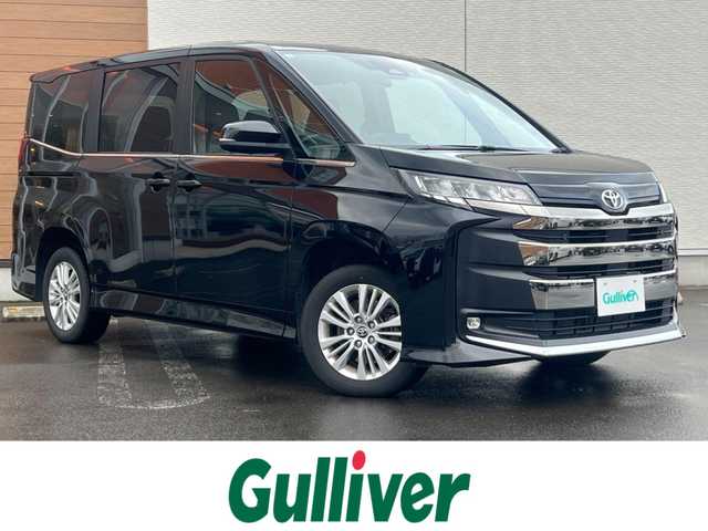 トヨタ ノア S－Z 秋田県 2024(令6)年 1.9万km アティチュードブラックマイカ ４WD/衝突軽減システム/LEDヘッドライト/両側パワースライドドア/純正メモリナビ（DVD/CD/BT/AM/FM）/フルセグ（走行中視聴不可能）/バックカメラ/トヨタ純正１６インチアルミ（夏タイヤ装着）/スマートキー/アイドリングストップ/プッシュスタート/クルーズコントロール追従走行あり/MTモード付AT/オートマチックハイビーム/コーナーセンサー/レーントレーシングアシスト/ステアリングスイッチ/前席シートヒーター/電動パーキングブレーキ/オートブレーキホールド機能/ビルトインETC/社外フロアマット/オートライト/ダブルオートエアコン/パワーステアリング/パワーウィンドウ/ヘッドライトレベライザー/横滑り防止/盗難防止装置/寒冷地仕様/電動格納ウィンカーミラー/保証書/取扱説明書/記録簿/スペアキー×１