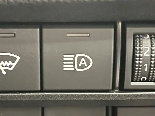 トヨタ ノア S－Z 秋田県 2024(令6)年 1.9万km アティチュードブラックマイカ ４WD/衝突軽減システム/LEDヘッドライト/両側パワースライドドア/純正メモリナビ（DVD/CD/BT/AM/FM）/フルセグ（走行中視聴不可能）/バックカメラ/トヨタ純正１６インチアルミ（夏タイヤ装着）/スマートキー/アイドリングストップ/プッシュスタート/クルーズコントロール追従走行あり/MTモード付AT/オートマチックハイビーム/コーナーセンサー/レーントレーシングアシスト/ステアリングスイッチ/前席シートヒーター/電動パーキングブレーキ/オートブレーキホールド機能/ビルトインETC/社外フロアマット/オートライト/ダブルオートエアコン/パワーステアリング/パワーウィンドウ/ヘッドライトレベライザー/横滑り防止/盗難防止装置/寒冷地仕様/電動格納ウィンカーミラー/保証書/取扱説明書/記録簿/スペアキー×１