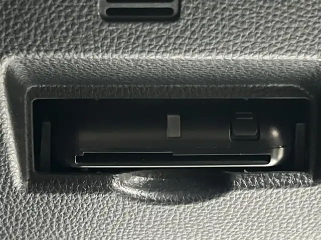 トヨタ ノア S－Z 秋田県 2024(令6)年 1.9万km アティチュードブラックマイカ ４WD/衝突軽減システム/LEDヘッドライト/両側パワースライドドア/純正メモリナビ（DVD/CD/BT/AM/FM）/フルセグ（走行中視聴不可能）/バックカメラ/トヨタ純正１６インチアルミ（夏タイヤ装着）/スマートキー/アイドリングストップ/プッシュスタート/クルーズコントロール追従走行あり/MTモード付AT/オートマチックハイビーム/コーナーセンサー/レーントレーシングアシスト/ステアリングスイッチ/前席シートヒーター/電動パーキングブレーキ/オートブレーキホールド機能/ビルトインETC/社外フロアマット/オートライト/ダブルオートエアコン/パワーステアリング/パワーウィンドウ/ヘッドライトレベライザー/横滑り防止/盗難防止装置/寒冷地仕様/電動格納ウィンカーミラー/保証書/取扱説明書/記録簿/スペアキー×１