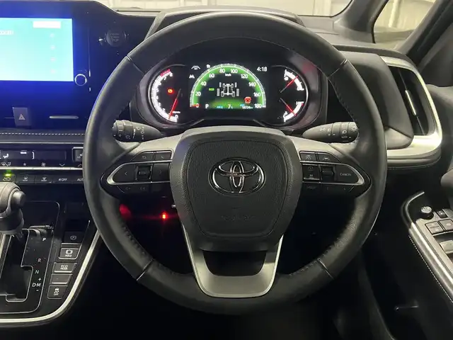 トヨタ ノア S－Z 秋田県 2024(令6)年 1.9万km アティチュードブラックマイカ ４WD/衝突軽減システム/LEDヘッドライト/両側パワースライドドア/純正メモリナビ（DVD/CD/BT/AM/FM）/フルセグ（走行中視聴不可能）/バックカメラ/トヨタ純正１６インチアルミ（夏タイヤ装着）/スマートキー/アイドリングストップ/プッシュスタート/クルーズコントロール追従走行あり/MTモード付AT/オートマチックハイビーム/コーナーセンサー/レーントレーシングアシスト/ステアリングスイッチ/前席シートヒーター/電動パーキングブレーキ/オートブレーキホールド機能/ビルトインETC/社外フロアマット/オートライト/ダブルオートエアコン/パワーステアリング/パワーウィンドウ/ヘッドライトレベライザー/横滑り防止/盗難防止装置/寒冷地仕様/電動格納ウィンカーミラー/保証書/取扱説明書/記録簿/スペアキー×１