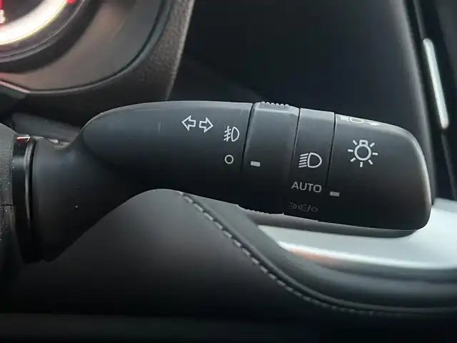 トヨタ ノア S－Z 秋田県 2024(令6)年 1.9万km アティチュードブラックマイカ ４WD/衝突軽減システム/LEDヘッドライト/両側パワースライドドア/純正メモリナビ（DVD/CD/BT/AM/FM）/フルセグ（走行中視聴不可能）/バックカメラ/トヨタ純正１６インチアルミ（夏タイヤ装着）/スマートキー/アイドリングストップ/プッシュスタート/クルーズコントロール追従走行あり/MTモード付AT/オートマチックハイビーム/コーナーセンサー/レーントレーシングアシスト/ステアリングスイッチ/前席シートヒーター/電動パーキングブレーキ/オートブレーキホールド機能/ビルトインETC/社外フロアマット/オートライト/ダブルオートエアコン/パワーステアリング/パワーウィンドウ/ヘッドライトレベライザー/横滑り防止/盗難防止装置/寒冷地仕様/電動格納ウィンカーミラー/保証書/取扱説明書/記録簿/スペアキー×１