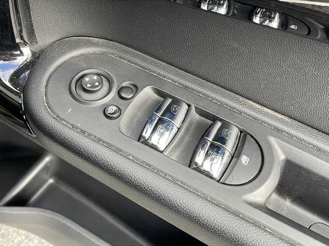 ＭＩＮＩ ＢＭＷ ミニ クロスオーバー クーパー D 神奈川県 2020(令2)年 3.4万km ライトブルー 純正ナビ/(FM/AM/BT/USB)/バックカメラ/ドライブレコーダー(前後)/アダプティブクルーズコントロール/パワーバッグドア/コーナーセンサー/ETC/ステアリングスイッチ/スペアキー/純正AW/取扱説明書