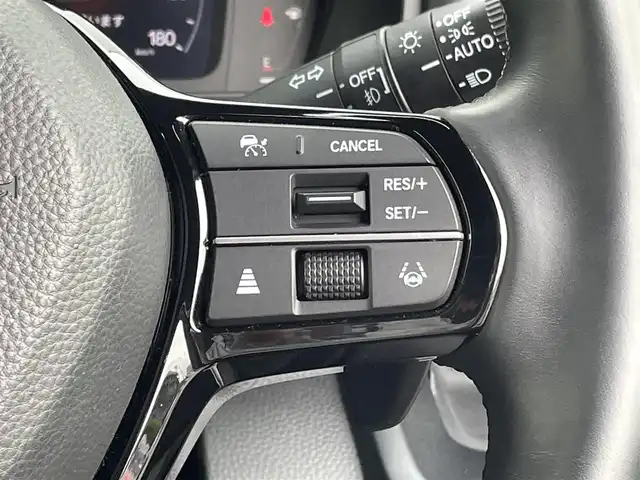 ホンダ ステップワゴン スパーダ eHEV 山梨県 2022(令4)年 6.5万km プラチナホワイトパール ワンオーナー/純正11型ナビ(BT/CD/DVD)/フルセグTV/パワースライドドア(両側)/パワーバックドア/バックカメラ/ビルトインETC/純正15.6型リア席モニター/渋滞追従機能付アダプティブクルーズコントロール/ソナーセンサー/ホンダセンシング/・衝突軽減ブレーキ/・誤発進抑制機能(前後)/・近距離衝突軽減ブレーキ/・歩行者事故低減ステアリング/・車線維持支援システム/・トラフィックジャムアシスト/・先行車発進お知らせ機能/・標識認識機能/・オートハイビーム/LEDヘッドランプ/デュアルオートエアコン/本革巻きステアリング/パドルシフト/合皮/撥水ファブリックコンビシート/前席シートヒーター/2列目キャプテンシート(オットマン付)/純正16インチアルミホイール/スマートキーシステム/禁煙車