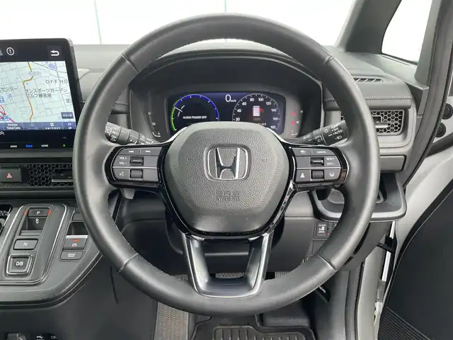ホンダ ステップワゴン スパーダ eHEV 山梨県 2022(令4)年 6.5万km プラチナホワイトパール ワンオーナー/純正11型ナビ(BT/CD/DVD)/フルセグTV/パワースライドドア(両側)/パワーバックドア/バックカメラ/ビルトインETC/純正15.6型リア席モニター/渋滞追従機能付アダプティブクルーズコントロール/ソナーセンサー/ホンダセンシング/・衝突軽減ブレーキ/・誤発進抑制機能(前後)/・近距離衝突軽減ブレーキ/・歩行者事故低減ステアリング/・車線維持支援システム/・トラフィックジャムアシスト/・先行車発進お知らせ機能/・標識認識機能/・オートハイビーム/LEDヘッドランプ/デュアルオートエアコン/本革巻きステアリング/パドルシフト/合皮/撥水ファブリックコンビシート/前席シートヒーター/2列目キャプテンシート(オットマン付)/純正16インチアルミホイール/スマートキーシステム/禁煙車