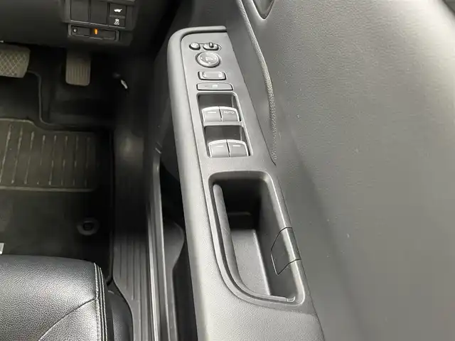 ホンダ ステップワゴン スパーダ eHEV 山梨県 2022(令4)年 6.5万km プラチナホワイトパール ワンオーナー/純正11型ナビ(BT/CD/DVD)/フルセグTV/パワースライドドア(両側)/パワーバックドア/バックカメラ/ビルトインETC/純正15.6型リア席モニター/渋滞追従機能付アダプティブクルーズコントロール/ソナーセンサー/ホンダセンシング/・衝突軽減ブレーキ/・誤発進抑制機能(前後)/・近距離衝突軽減ブレーキ/・歩行者事故低減ステアリング/・車線維持支援システム/・トラフィックジャムアシスト/・先行車発進お知らせ機能/・標識認識機能/・オートハイビーム/LEDヘッドランプ/デュアルオートエアコン/本革巻きステアリング/パドルシフト/合皮/撥水ファブリックコンビシート/前席シートヒーター/2列目キャプテンシート(オットマン付)/純正16インチアルミホイール/スマートキーシステム/禁煙車