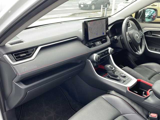 トヨタ ＲＡＶ４ アドベンチャー オフロードPKGⅡ 青森県 2022(令4)年 2.6万km スーパーホワイトⅡ 4WD/純正10.5インチディスプレイオーディオナビ/フルセグTV・Bluetooth・USB/OPパノラミックビューモニター/OPデジタルインナーミラー/OPパワーバックドア/黒合皮シート/前席エアシート・ヒーター/運転席パワーシート/ステアリングヒーター/セーフティセンス/プリクラッシュセーフティ/レーダークルーズコントロール/レーントレーシングアシスト/オートマチックハイビーム/ブラインドスポットモニター/前後コーナーセンサー/社外前後ドライブレコーダー/ビルトインETC2.0/純正フロアマット/トヨタアップグレードLEDヘッドランプ/LEDフォグランプ/専用ブリッジ型ルーフレール/専用サスペンション/専用18インチアルミ