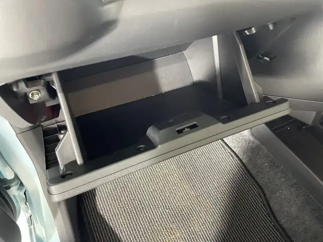 ダイハツ ミラ イース L SAⅢ 神奈川県 2021(令3)年 0.4万km スカイブルーメタリック スマートアシスト/・プリクラッシュセーフティ/・オートマチックハイビーム/オーディオ/・CD/AUX/AM/FM/アイドリングストップ機能/コーナーセンサー/ヘッドライトレベライザー/Autoライト/キーレス/純正フロアマット/純正ドアバイザー