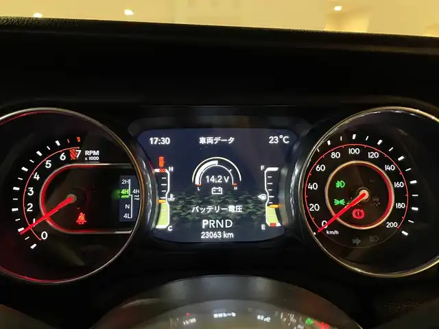 クライスラー・ジープ ラングラー アンリミテッド ルビコンRECON 道央・札幌 2020(令2)年 2.3万km グラニトクリスタル 全国200台限定車/グラナイトクリスタルメタリック100台/ブラックカラーフロントグリル/Moper製ヒンジゲートレインフォースメント/Rubicon Reconバッジ/ブラックデカールフェンダー&フード/ステップアシスト付ヘビーデューティーロックスライダー/専用17インチブラックホイール/Trail Rated Kid/レッドカラーシートベルト/レッドステッチ入りインストルメントパネル