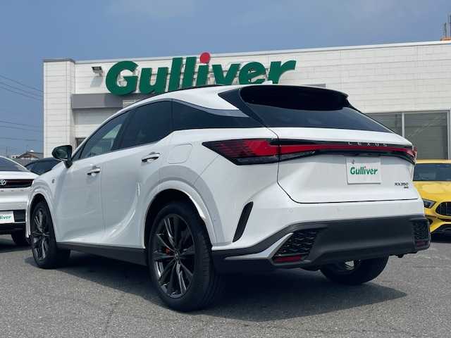 レクサス ＲＸ 350 Fスポーツ 三重県 2024(令6)年 1.1万km ホワイトノーヴァガラスフレーク メーカーオプション/・パノラマルーフ/・ブラックルーフレール/・オレンジブレーキキャリパー/・デジタルインナーミラー/・おくだけ充電/・寒冷地仕様/・アドバンスドパーク/・パーキングサポートブレーキ/・後席電動格納シート/・全席シートヒーター/・全席シートベンチレーション/・D/N席輻射ヒーター/セーフティシステムプラス/レクサスチームメイト/ブラインドスポットモニター/パーキングサポートブレーキ/1オーナー/4WD/ターボ/純正14型ディスプレイオーディオ/【ナビ/フルセグ/Bluetooth/USB/Miracast】/パノラミックビューモニター/ビルトインETC2.0/ヘッドアップディスプレイ/パドルシフト/ステアリングヒーター/レザー/ウルトラスエードコンビシート/全席パワーシート/パワーバックドア/オートライト/三眼フルLEDヘッドランプ/LEDフロントフォグランプ/プッシュスタート/スマートキー/スペアキー/純正フロアマット