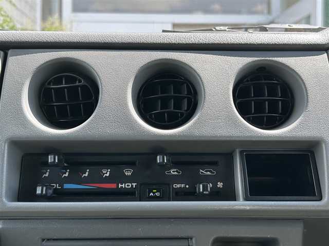 スズキ ジムニー ランドベンチャー 岡山県 1998(平10)年 16.7万km シルキーシルバーメタリック AM/FMラジオ付きCSプレイヤー/16インチホイール/フロントフォグランプ/ABS