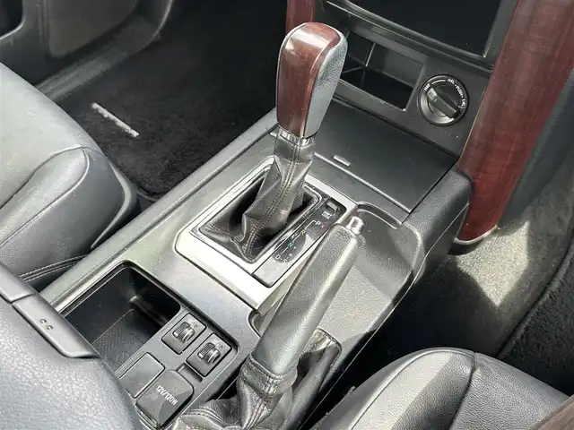 トヨタ ランドクルーザー プラド TX Lパッケージ 愛知県 2016(平28)年 8.3万km ブラック ワンオーナー/4WD/後席フリップダウンモニター/レザーシート/パワーシート/シートヒーター/横滑り防止/純正ビルトインETC/ドアミラーウィンカー/・オートライト/フォグランプ/フロントバンパー（モデリスタ）/保証書/取扱説明書