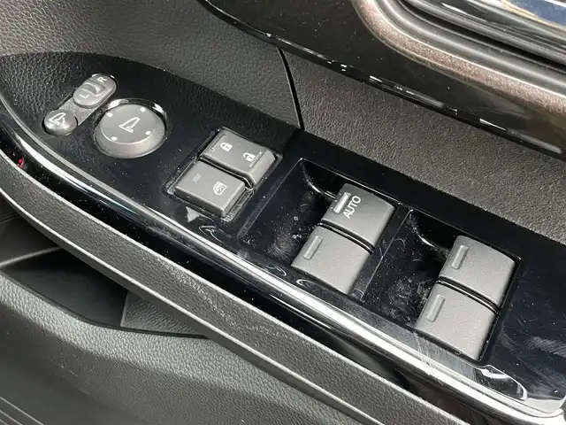 ホンダ Ｎ ＢＯＸ カスタム G L ターボ ホンダセンシング 愛知県 2017(平29)年 7.6万km ルナシルバーM ＳＤナビ/ＤＴＶ/ＣＤ／ＤＶＤ/ＢＴ/ＵＳＢ/Ｂカメラ/ＥＴＣ/両側パワースライドドア/ホンダセンシング/ステアリングスイッチ/純正１５インチＡＷ/クリアランスソナー/ハーフレザー/プッシュスタート/純正フロアマット