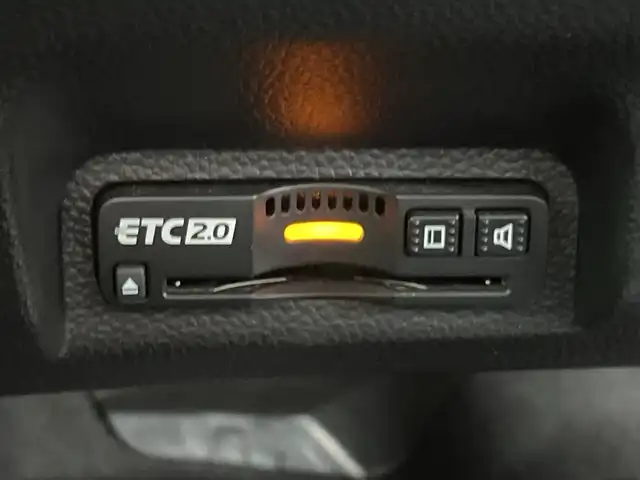 ホンダ ヴェゼル ハイブリッド e:HEV Z 三重県 2021(令3)年 2.8万km サンドカーキパール /禁煙車//純正ディスプレイオーディオ//AM/FM/USB/Bluetooth/フルセグ/AndroidAuto/AppleCarPray//バックモニター//前席シートヒーター//ステアリングヒーター//レーダークルーズコントロール//ブラインドスポットモニター//パワーバックドア//ハーフレザーシート//ホンダセンシング//ワイヤレスチャージャー//オートライト//オートワイパー//スペアキー//純正18インチAW