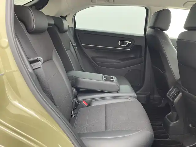 ホンダ ヴェゼル ハイブリッド e:HEV Z 三重県 2021(令3)年 2.8万km サンドカーキパール /禁煙車//純正ディスプレイオーディオ//AM/FM/USB/Bluetooth/フルセグ/AndroidAuto/AppleCarPray//バックモニター//前席シートヒーター//ステアリングヒーター//レーダークルーズコントロール//ブラインドスポットモニター//パワーバックドア//ハーフレザーシート//ホンダセンシング//ワイヤレスチャージャー//オートライト//オートワイパー//スペアキー//純正18インチAW