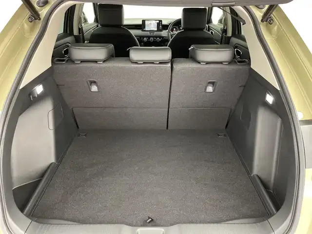 ホンダ ヴェゼル ハイブリッド e:HEV Z 三重県 2021(令3)年 2.8万km サンドカーキパール /禁煙車//純正ディスプレイオーディオ//AM/FM/USB/Bluetooth/フルセグ/AndroidAuto/AppleCarPray//バックモニター//前席シートヒーター//ステアリングヒーター//レーダークルーズコントロール//ブラインドスポットモニター//パワーバックドア//ハーフレザーシート//ホンダセンシング//ワイヤレスチャージャー//オートライト//オートワイパー//スペアキー//純正18インチAW