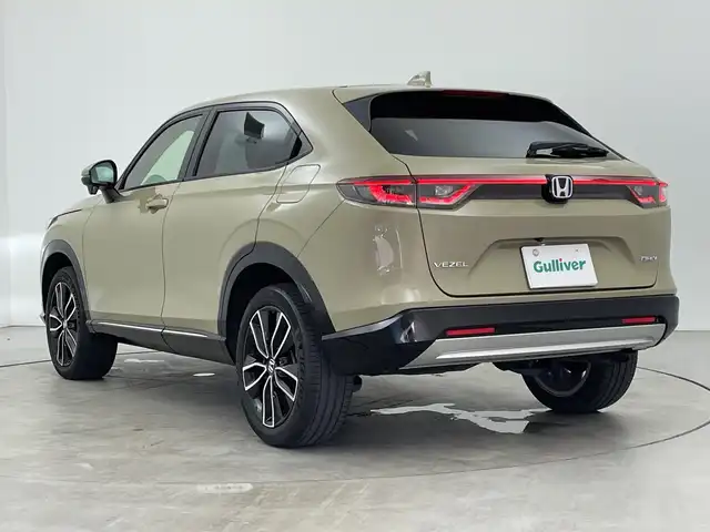 ホンダ ヴェゼル ハイブリッド e:HEV Z 三重県 2021(令3)年 2.8万km サンドカーキパール /禁煙車//純正ディスプレイオーディオ//AM/FM/USB/Bluetooth/フルセグ/AndroidAuto/AppleCarPray//バックモニター//前席シートヒーター//ステアリングヒーター//レーダークルーズコントロール//ブラインドスポットモニター//パワーバックドア//ハーフレザーシート//ホンダセンシング//ワイヤレスチャージャー//オートライト//オートワイパー//スペアキー//純正18インチAW