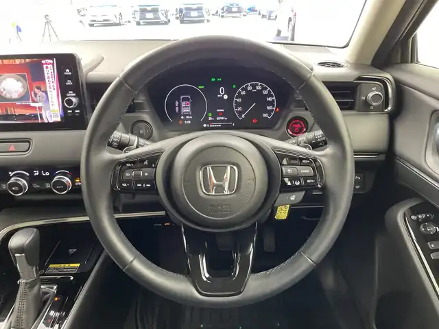 ホンダ ヴェゼル ハイブリッド e:HEV Z 三重県 2021(令3)年 2.8万km サンドカーキパール /禁煙車//純正ディスプレイオーディオ//AM/FM/USB/Bluetooth/フルセグ/AndroidAuto/AppleCarPray//バックモニター//前席シートヒーター//ステアリングヒーター//レーダークルーズコントロール//ブラインドスポットモニター//パワーバックドア//ハーフレザーシート//ホンダセンシング//ワイヤレスチャージャー//オートライト//オートワイパー//スペアキー//純正18インチAW