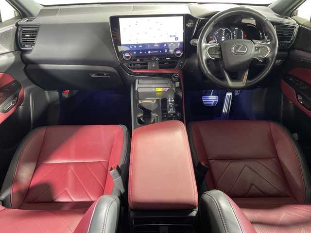 レクサス ＮＸ 350h バージョンL 神奈川県 2023(令5)年 3.3万km グラファイトブラックガラスフレーク ムーンルーフ/カラードフェンダーアーチモール/マークレビンソン/パノラミックビューモニター/三眼LEDヘッドライト/純正14インチディスプレイオーディオ/ナビ　フルセグ　Bluetooth CD DVD USB　MiraCast　apple car play　android auto/レクサスセーフティーシステム＋/プリクラッシュセーフティ (PCS)/交差点衝突回避支援/緊急時操舵支援（アクティブ操舵機能）/プロアクティブドライビングアシスト (PDA)/ブレーキ操舵支援/発進遅れ告知機能 (TMN) /運転支援/レーダークルーズコントロール（全車速追従機能付）/レーントレーシングアシスト (LTA)/レーンチェンジアシスト (LCA)/ロードサインアシスト (RSA) /アダプティブハイビームシステム (AHS)/オートマチックハイビーム (AHB) /パーキングサポートブレーキ (PKSB) /ドライバー異常時対応システム /レクサスチームメイト/パーキングアシスト/アドバンストパーク/パワーシート（D＋N席）/シートヒーター（D＋N席）/ベンチレーション（D＋N席）/社外前後ドラレコ/ビルトインETC2.0/ブラインドスポットモニター