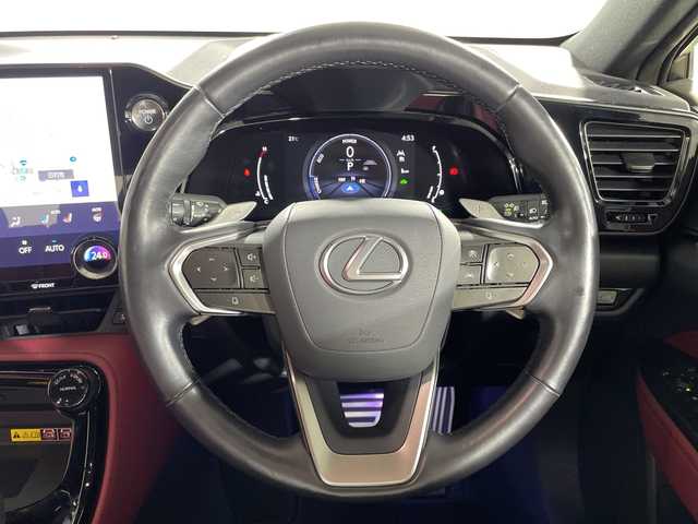レクサス ＮＸ 350h バージョンL 神奈川県 2023(令5)年 3.3万km グラファイトブラックガラスフレーク ムーンルーフ/カラードフェンダーアーチモール/マークレビンソン/パノラミックビューモニター/三眼LEDヘッドライト/純正14インチディスプレイオーディオ/ナビ　フルセグ　Bluetooth CD DVD USB　MiraCast　apple car play　android auto/レクサスセーフティーシステム＋/プリクラッシュセーフティ (PCS)/交差点衝突回避支援/緊急時操舵支援（アクティブ操舵機能）/プロアクティブドライビングアシスト (PDA)/ブレーキ操舵支援/発進遅れ告知機能 (TMN) /運転支援/レーダークルーズコントロール（全車速追従機能付）/レーントレーシングアシスト (LTA)/レーンチェンジアシスト (LCA)/ロードサインアシスト (RSA) /アダプティブハイビームシステム (AHS)/オートマチックハイビーム (AHB) /パーキングサポートブレーキ (PKSB) /ドライバー異常時対応システム /レクサスチームメイト/パーキングアシスト/アドバンストパーク/パワーシート（D＋N席）/シートヒーター（D＋N席）/ベンチレーション（D＋N席）/社外前後ドラレコ/ビルトインETC2.0/ブラインドスポットモニター