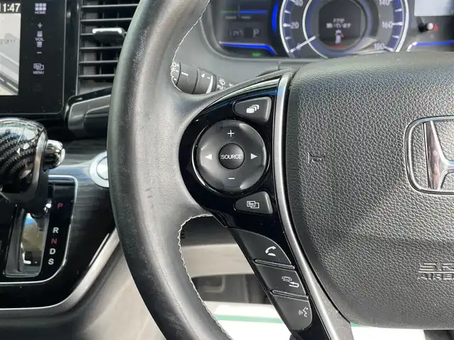 ホンダ オデッセイ ハイブリッド アブソルートセンシングEXパック 宮崎県 2017(平29)年 7.4万km スーパープラチナメタリック 〇純正MOPナビ/〇フルセグTV/〇両側パワースライドドア/〇バックカメラ/〇ビルトインETC/〇ドライブレコーダー/〇純正フリップダウンモニター/〇アダプティプクルーズコントロール/〇ホンダセンシング/〇ブラインドスポットインフォメーション/〇LEDヘッドランプ/〇オートライト/〇革巻きステアリングホイール/〇ハーフレザーシート/〇運転席パワーシート/〇社外18インチAWスタッドレス/〇スマートキーシステム/〇禁煙車