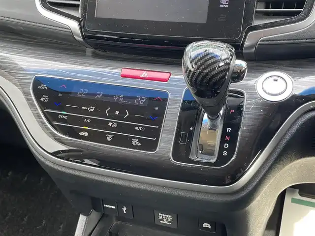 ホンダ オデッセイ ハイブリッド アブソルートセンシングEXパック 宮崎県 2017(平29)年 7.4万km スーパープラチナメタリック 〇純正MOPナビ/〇フルセグTV/〇両側パワースライドドア/〇バックカメラ/〇ビルトインETC/〇ドライブレコーダー/〇純正フリップダウンモニター/〇アダプティプクルーズコントロール/〇ホンダセンシング/〇ブラインドスポットインフォメーション/〇LEDヘッドランプ/〇オートライト/〇革巻きステアリングホイール/〇ハーフレザーシート/〇運転席パワーシート/〇社外18インチAWスタッドレス/〇スマートキーシステム/〇禁煙車