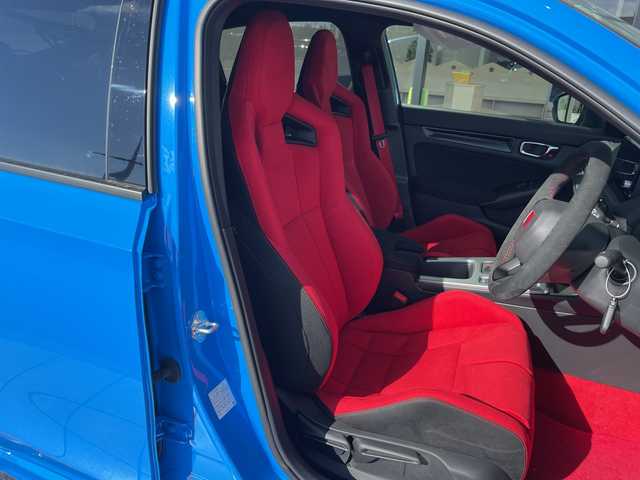 ホンダ シビック タイプR 愛知県 2025(令7)年 0.1千km レーシングブルーパール 登録済未使用車/ホンダセンシング/純正10.2型ディスプレイオーディオナビ/レーダークルーズコントロール/バックカメラ/ブレンボキャリパー/ホンダサンケイマフラー/ホンダLOGR/コーナーセンサー/純正アルミホイール/ETC2.0/ブラインドスポットモニター/LEDヘッドライト/レーンキープアシスト/オートマチックハイビーム/衝突軽減システム/フルセグ/Bluetooth/ステアリングスイッチ/スマートキー/プッシュスタート