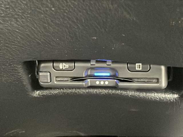 トヨタ シエンタ ハイブリッド G クエロ 沖縄県 2018(平30)年 3.7万km ホワイトパールクリスタルシャイン 純正ナビ/両側パワースライドドア/ＥＴＣ/トヨタセーフティセンス/プッシュスタート/スマートキー/クルーズコントロール/ハーフレザーシート/シートヒーター/ＬＥＤヘッドライト/オートライト/純正ドアバイザー/純正フロアマット/電動格納ウィンカーミラー/革巻きステアリング