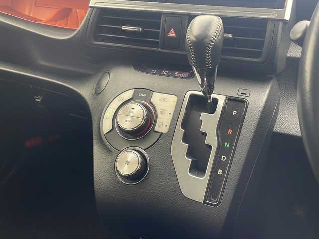 トヨタ シエンタ ハイブリッド G クエロ 沖縄県 2018(平30)年 3.7万km ホワイトパールクリスタルシャイン 純正ナビ/両側パワースライドドア/ＥＴＣ/トヨタセーフティセンス/プッシュスタート/スマートキー/クルーズコントロール/ハーフレザーシート/シートヒーター/ＬＥＤヘッドライト/オートライト/純正ドアバイザー/純正フロアマット/電動格納ウィンカーミラー/革巻きステアリング