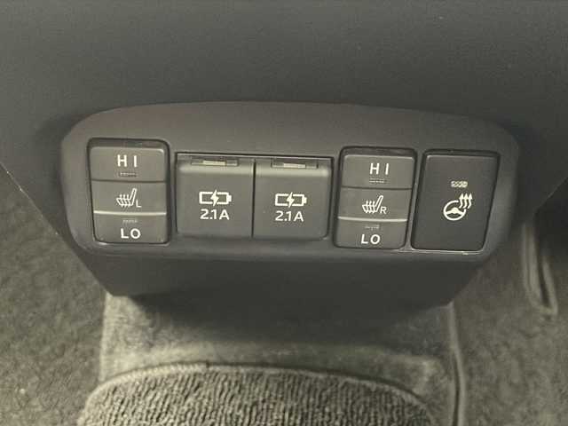 トヨタ シエンタ ハイブリッド G クエロ 沖縄県 2018(平30)年 3.7万km ホワイトパールクリスタルシャイン 純正ナビ/両側パワースライドドア/ＥＴＣ/トヨタセーフティセンス/プッシュスタート/スマートキー/クルーズコントロール/ハーフレザーシート/シートヒーター/ＬＥＤヘッドライト/オートライト/純正ドアバイザー/純正フロアマット/電動格納ウィンカーミラー/革巻きステアリング