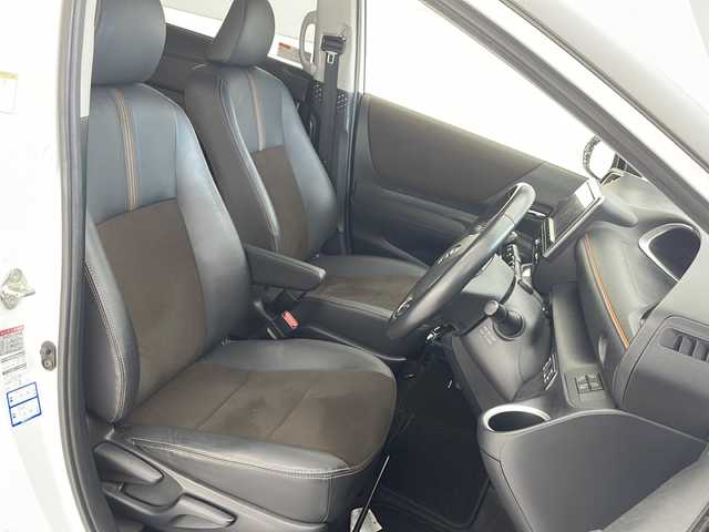 トヨタ シエンタ ハイブリッド G クエロ 沖縄県 2018(平30)年 3.7万km ホワイトパールクリスタルシャイン 純正ナビ/両側パワースライドドア/ＥＴＣ/トヨタセーフティセンス/プッシュスタート/スマートキー/クルーズコントロール/ハーフレザーシート/シートヒーター/ＬＥＤヘッドライト/オートライト/純正ドアバイザー/純正フロアマット/電動格納ウィンカーミラー/革巻きステアリング