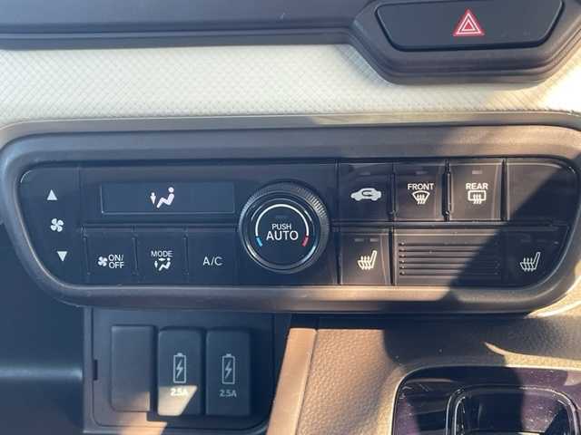 ホンダ Ｎ ＢＯＸ L 茨城県 2022(令4)年 3.2万km プラチナホワイトパール 純正ナビ　/衝突軽減システム　/パワースライドドア　/バックカメラ　/コーナーセンサー前後　/ＬＥＤヘッドライト　/アイドリングストップ　/レーダークルーズコントロール　/電動格納ミラー　/ＥＴＣ　/オートライト