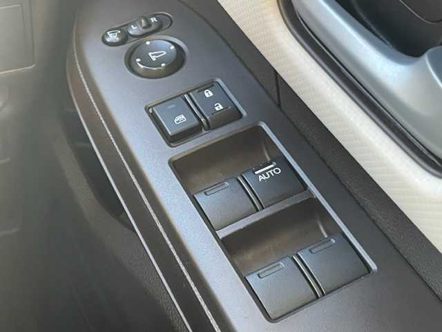 ホンダ Ｎ ＢＯＸ L 茨城県 2022(令4)年 3.2万km プラチナホワイトパール 純正ナビ　/衝突軽減システム　/パワースライドドア　/バックカメラ　/コーナーセンサー前後　/ＬＥＤヘッドライト　/アイドリングストップ　/レーダークルーズコントロール　/電動格納ミラー　/ＥＴＣ　/オートライト