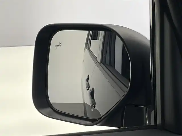 三菱 デリカＤ：５ シャモニー 愛知県 2025(令7)年 0.1千km 黒Ⅱ 登録済未使用車　ｅ－Ａｓｓｉｓｔ　衝突軽減　追従クルコン　ハーフレザー　シートヒーター　オリジナルナビ取付ＰＫＧ　リアモニター取付ＰＫＧ　ツートンカラー　両側パワスラ　電動パーキング　ＬＥＤ　禁煙車　パワーバックドア　ステアリングヒーター/CHAMONIX 　4WD　e-Assist/オリジナルナビ取付パッケージ/リアモニター取付パッケージ/ステップレス