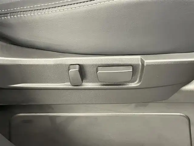 三菱 デリカＤ：５ シャモニー 愛知県 2025(令7)年 0.1千km 黒Ⅱ 登録済未使用車　ｅ－Ａｓｓｉｓｔ　衝突軽減　追従クルコン　ハーフレザー　シートヒーター　オリジナルナビ取付ＰＫＧ　リアモニター取付ＰＫＧ　ツートンカラー　両側パワスラ　電動パーキング　ＬＥＤ　禁煙車　パワーバックドア　ステアリングヒーター/CHAMONIX 　4WD　e-Assist/オリジナルナビ取付パッケージ/リアモニター取付パッケージ/ステップレス