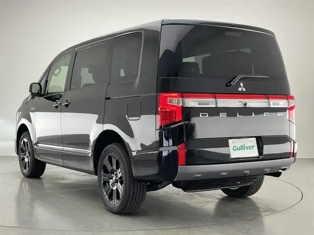 三菱 デリカＤ：５ シャモニー 愛知県 2025(令7)年 0.1千km 黒Ⅱ 登録済未使用車　ｅ－Ａｓｓｉｓｔ　衝突軽減　追従クルコン　ハーフレザー　シートヒーター　オリジナルナビ取付ＰＫＧ　リアモニター取付ＰＫＧ　ツートンカラー　両側パワスラ　電動パーキング　ＬＥＤ　禁煙車　パワーバックドア　ステアリングヒーター/CHAMONIX 　4WD　e-Assist/オリジナルナビ取付パッケージ/リアモニター取付パッケージ/ステップレス