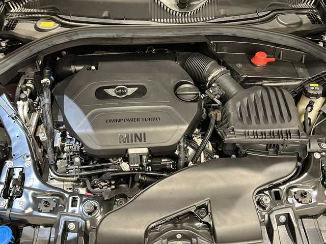 ＭＩＮＩ ミニ クラブマン クーパーD 新潟県 2019(平31)年 4.3万km ピュアバーガンディー ツートーンカラー/・ピュアバーガンディーメタリック/シルバー/アクティブクルーズコントロール/前車接近警告機能/衝突回避 被害軽減ブレーキ/パークディスタンスコントロール/バックカメラ/HDDナビゲーション/・Bluetooth/USB/ETC機能付きルームミラー/スマートキー/ネット スポーク ブラック（17インチAW）/LEDヘッドライト/LEDフロントフォグランプ/純正フロアマット