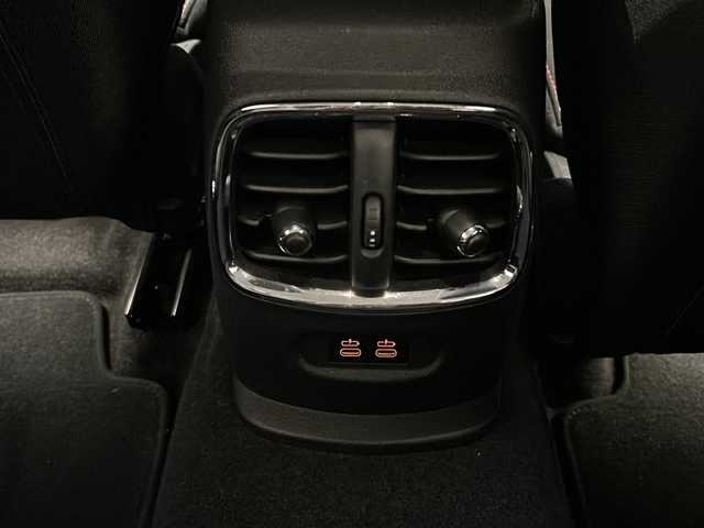 ＭＩＮＩ ミニ クラブマン クーパーD 新潟県 2019(平31)年 4.3万km ピュアバーガンディー ツートーンカラー/・ピュアバーガンディーメタリック/シルバー/アクティブクルーズコントロール/前車接近警告機能/衝突回避 被害軽減ブレーキ/パークディスタンスコントロール/バックカメラ/HDDナビゲーション/・Bluetooth/USB/ETC機能付きルームミラー/スマートキー/ネット スポーク ブラック（17インチAW）/LEDヘッドライト/LEDフロントフォグランプ/純正フロアマット