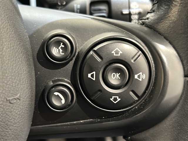 ＭＩＮＩ ミニ クラブマン クーパーD 新潟県 2019(平31)年 4.3万km ピュアバーガンディー ツートーンカラー/・ピュアバーガンディーメタリック/シルバー/アクティブクルーズコントロール/前車接近警告機能/衝突回避 被害軽減ブレーキ/パークディスタンスコントロール/バックカメラ/HDDナビゲーション/・Bluetooth/USB/ETC機能付きルームミラー/スマートキー/ネット スポーク ブラック（17インチAW）/LEDヘッドライト/LEDフロントフォグランプ/純正フロアマット