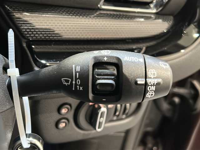 ＭＩＮＩ ミニ クラブマン クーパーD 新潟県 2019(平31)年 4.3万km ピュアバーガンディー ツートーンカラー/・ピュアバーガンディーメタリック/シルバー/アクティブクルーズコントロール/前車接近警告機能/衝突回避 被害軽減ブレーキ/パークディスタンスコントロール/バックカメラ/HDDナビゲーション/・Bluetooth/USB/ETC機能付きルームミラー/スマートキー/ネット スポーク ブラック（17インチAW）/LEDヘッドライト/LEDフロントフォグランプ/純正フロアマット