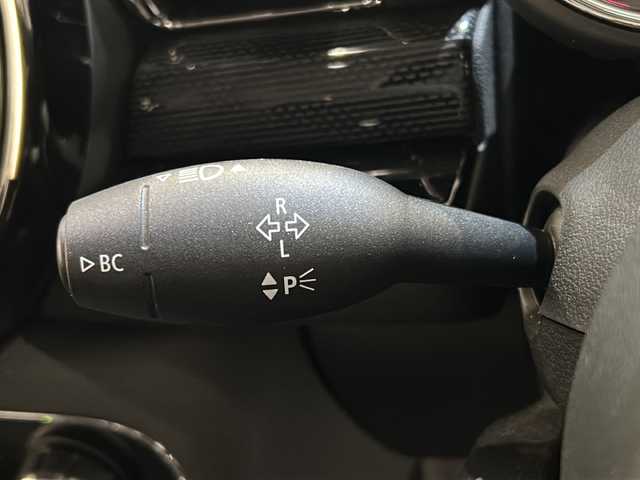 ＭＩＮＩ ミニ クラブマン クーパーD 新潟県 2019(平31)年 4.3万km ピュアバーガンディー ツートーンカラー/・ピュアバーガンディーメタリック/シルバー/アクティブクルーズコントロール/前車接近警告機能/衝突回避 被害軽減ブレーキ/パークディスタンスコントロール/バックカメラ/HDDナビゲーション/・Bluetooth/USB/ETC機能付きルームミラー/スマートキー/ネット スポーク ブラック（17インチAW）/LEDヘッドライト/LEDフロントフォグランプ/純正フロアマット
