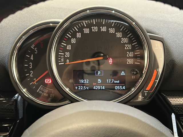 ＭＩＮＩ ミニ クラブマン クーパーD 新潟県 2019(平31)年 4.3万km ピュアバーガンディー ツートーンカラー/・ピュアバーガンディーメタリック/シルバー/アクティブクルーズコントロール/前車接近警告機能/衝突回避 被害軽減ブレーキ/パークディスタンスコントロール/バックカメラ/HDDナビゲーション/・Bluetooth/USB/ETC機能付きルームミラー/スマートキー/ネット スポーク ブラック（17インチAW）/LEDヘッドライト/LEDフロントフォグランプ/純正フロアマット