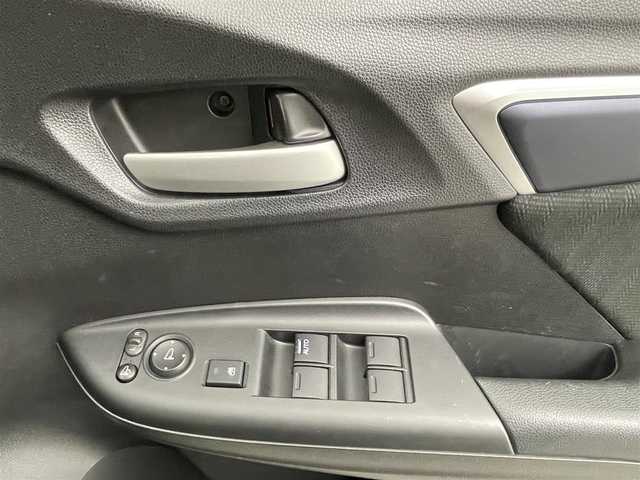 ホンダ シャトル ハイブリッド X ホンダセンシング 熊本県 2019(令1)年 3万km クリスタルブラックパール 純正8インチナビ（フルセグ・ＣＤ・SD・BT）/社外前後ドライブレコーダー　/バックカメラ　/ビルトインＥＴＣ　/後ろのみコーナーセンサー　/ホンダセンシング/・レーダークルーズコントロール　/・衝突軽減ブレーキ　/・誤発進抑制機能/・レーンキープアシスト　/横滑り防止/パドルシフト/ハーフレザーシート/前席シートヒーター/ドアバイザー/純正フロアマット/オートライト/LEDヘッドライト/フォグライト/スマートキー/プッシュスタート/取扱説明書