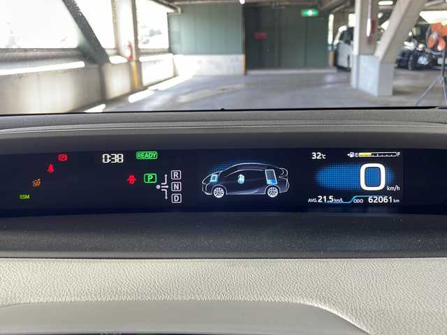トヨタ プリウス A ツーリングセレクション 広島県 2016(平28)年 6.2万km ホワイトパールクリスタルシャイン ＴＲＤフルエアロ/衝突軽減ブレーキ/純正９インチナビ　/CD/DVD/フルセグＴＶ/Bluetooth　/バックカメラ　/ビルトインＥＴＣ　/前後コーナーセンサー　/前後ドライブレコーダー　/追従型クルーズコントロール　/ＢＳＭ　/ＨＵＤ/レーンキープアシスト/パーキングアシスト/純正１７インチアルミホイール/レザーシート/前列シートヒーター/盗難防止装置/LEDライト/フォグライト/オートライト